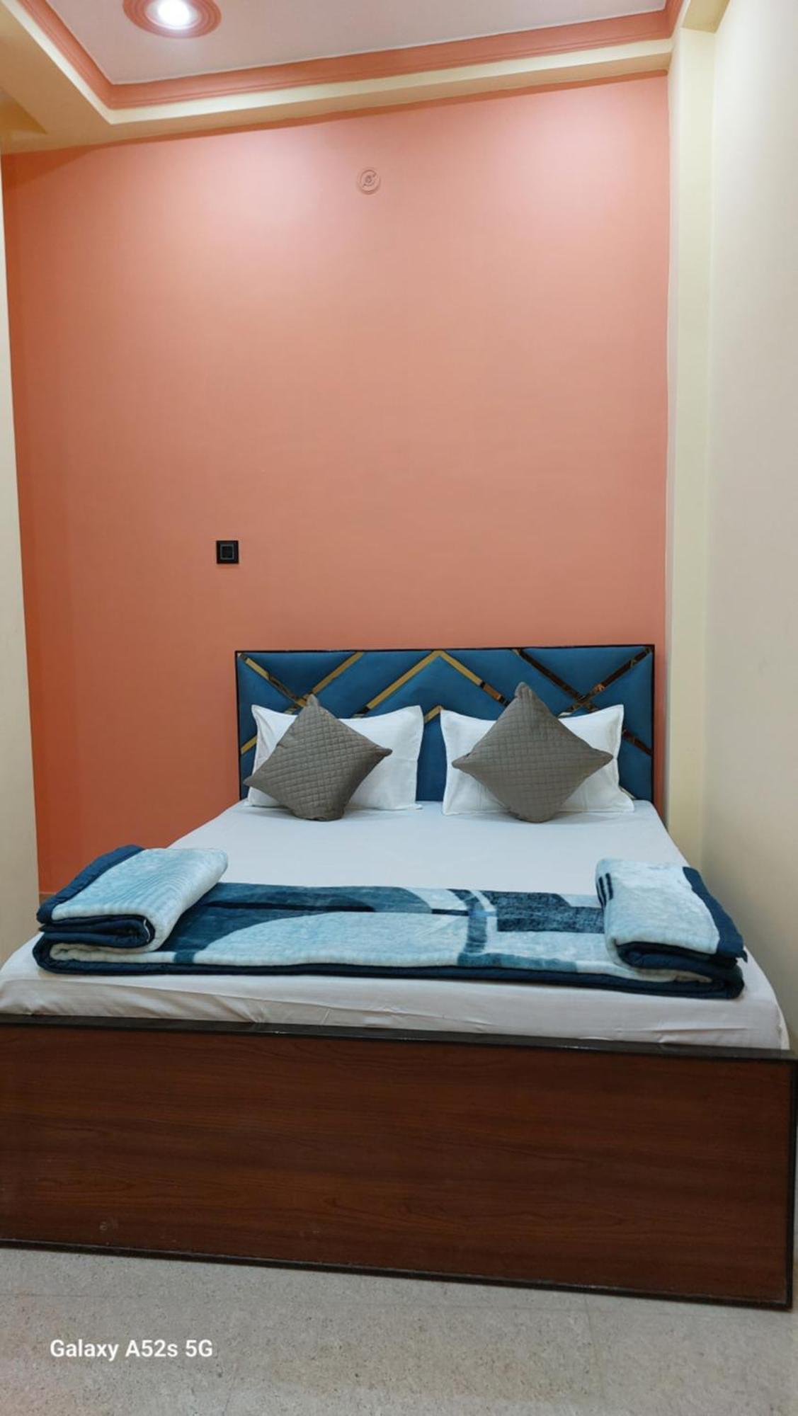 Narayani Paying Guest House Waranasi Zewnętrze zdjęcie