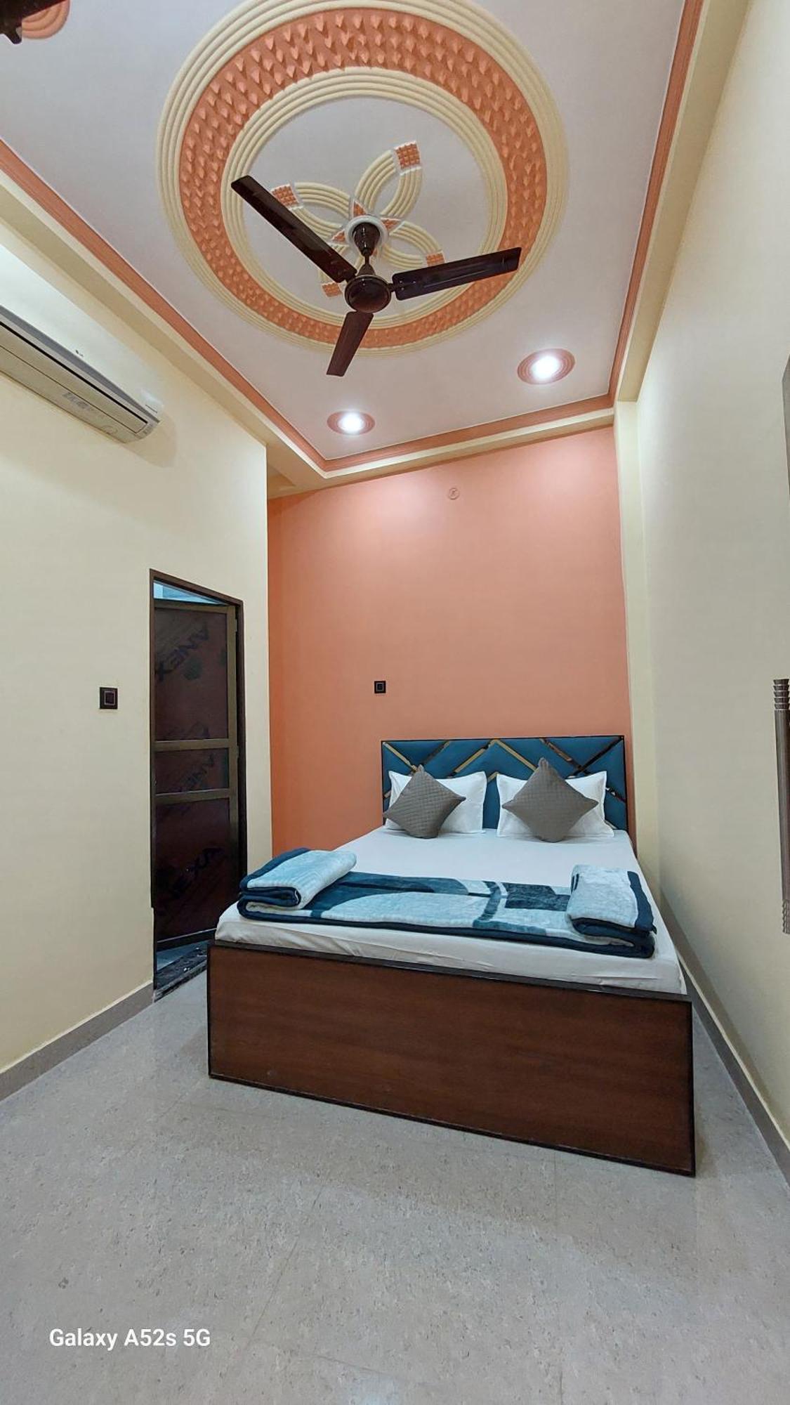 Narayani Paying Guest House Waranasi Zewnętrze zdjęcie
