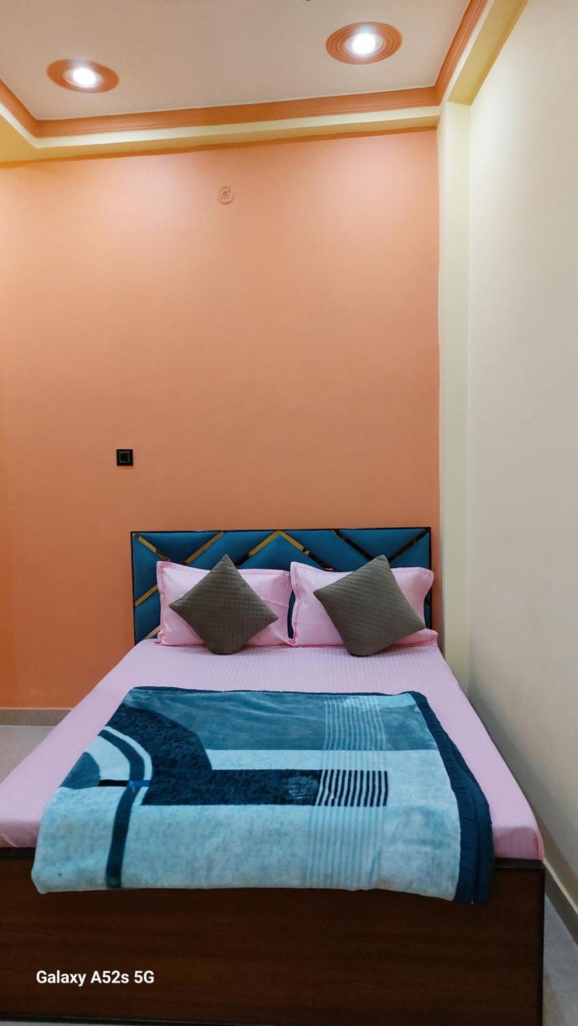 Narayani Paying Guest House Waranasi Zewnętrze zdjęcie